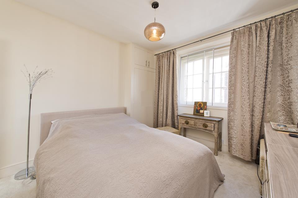 Flat Charleville Road in Greater London