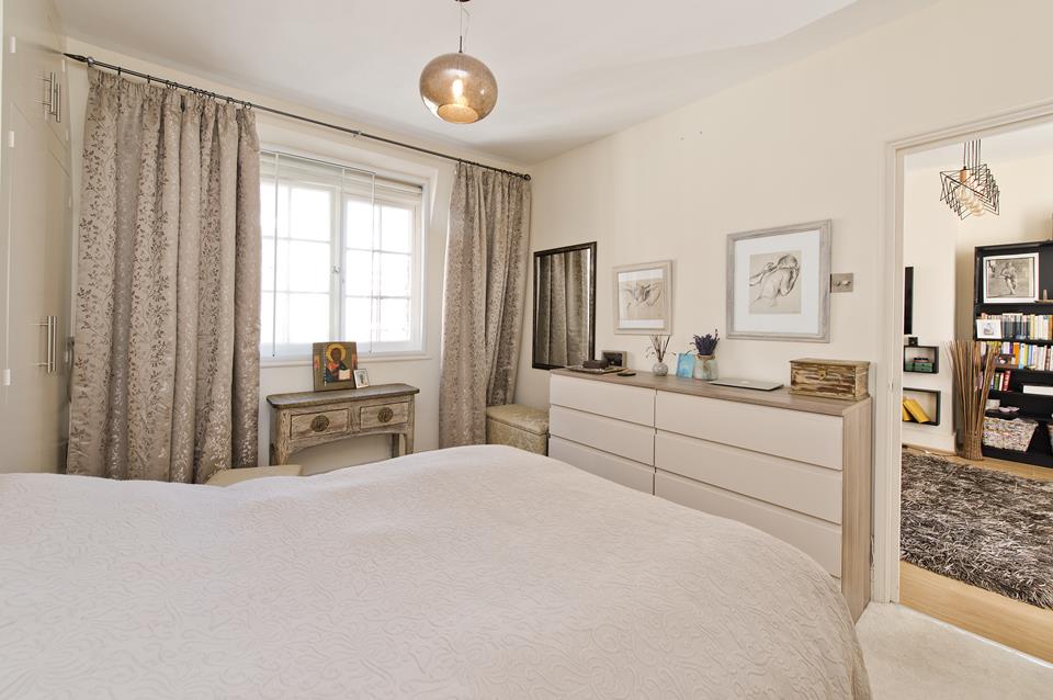 Flat Charleville Road in Greater London