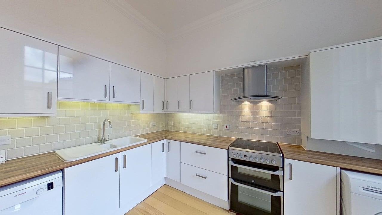 Flat Parkgrove Terrace in Glasgow
