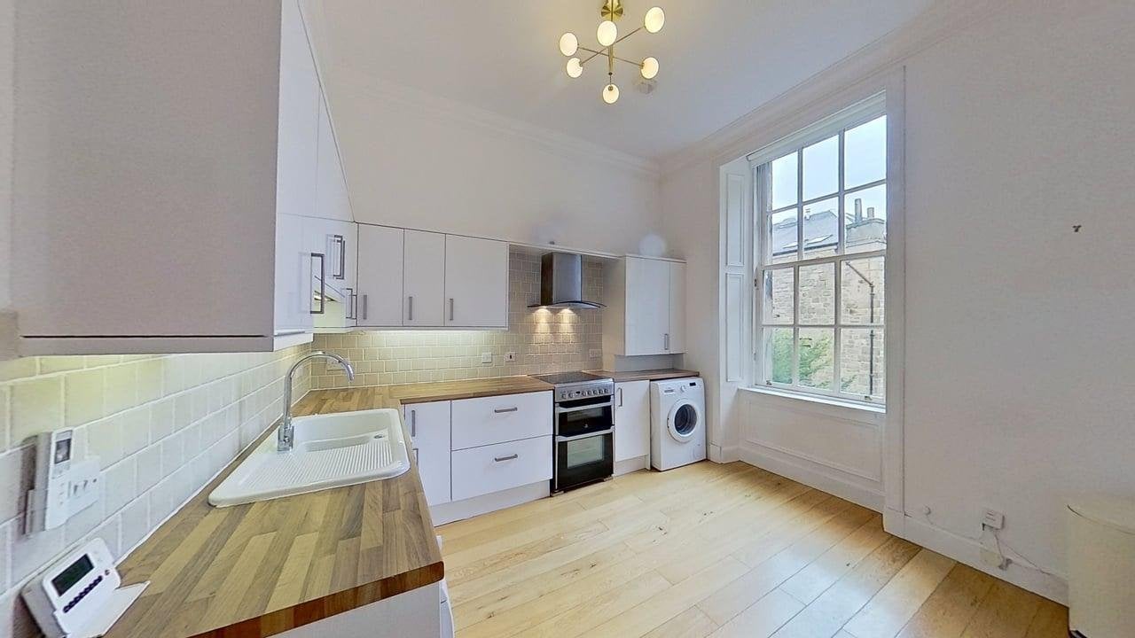 Flat Parkgrove Terrace in Glasgow