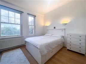Flat Battersea Park Road in Greater London