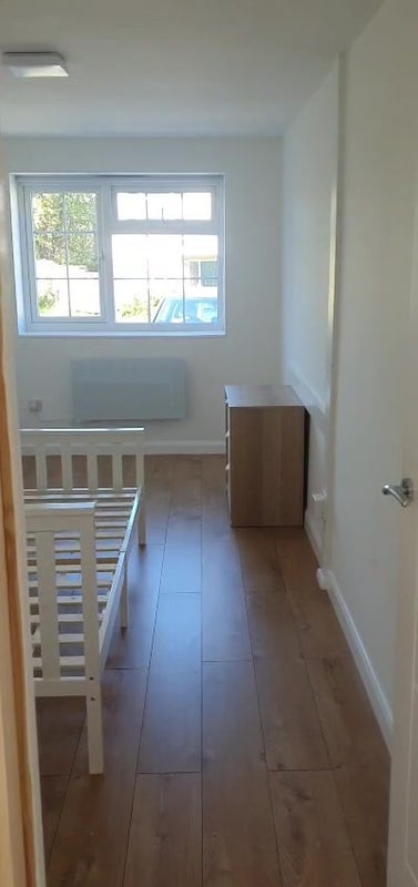 Room Birchway Close in Royal Leamington Spa