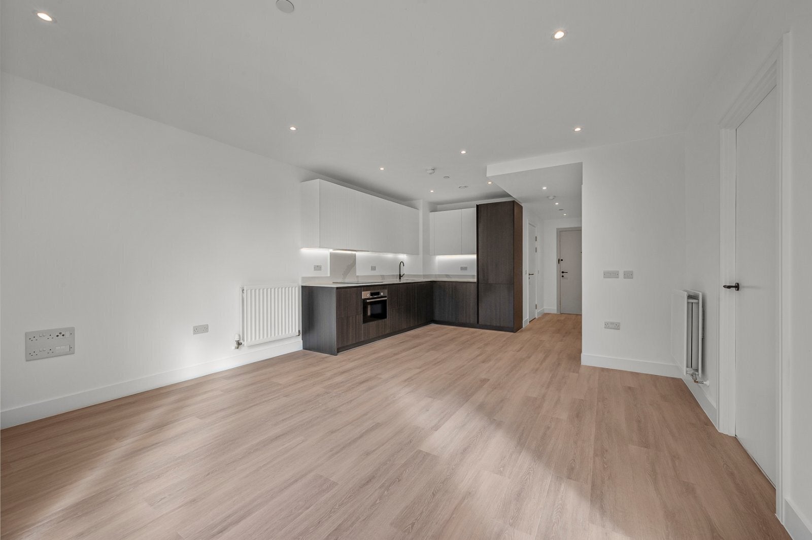 Flat Bollo Bridge Road in Greater London