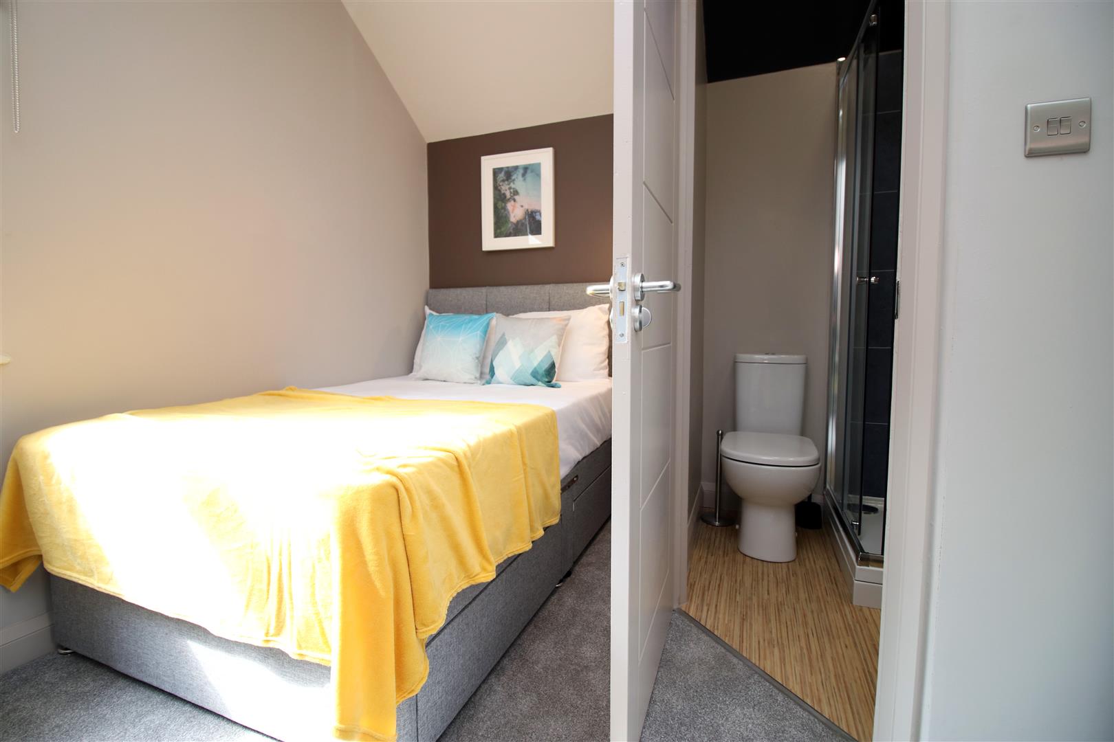 Room Colum Road in Cardiff