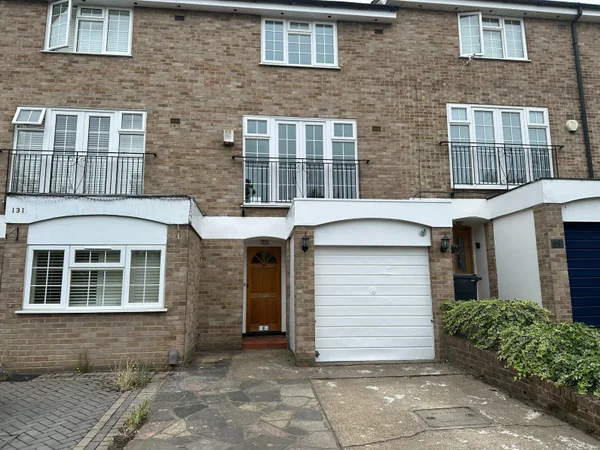 Flat Coniston Road in London