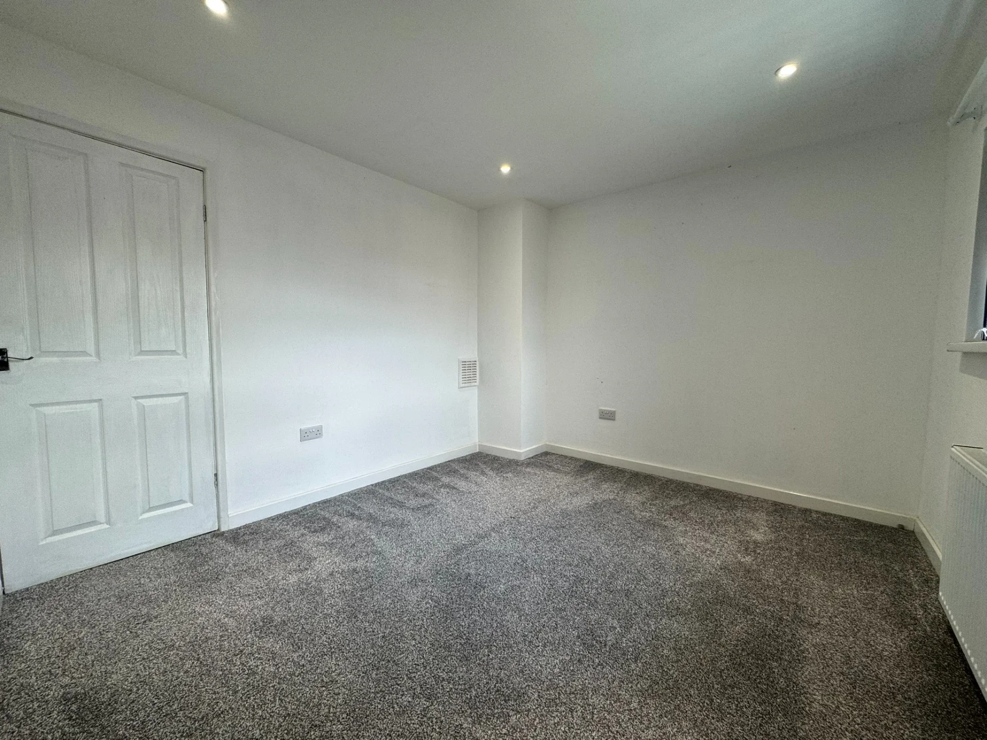 House Kinsdale Drive in Leicester