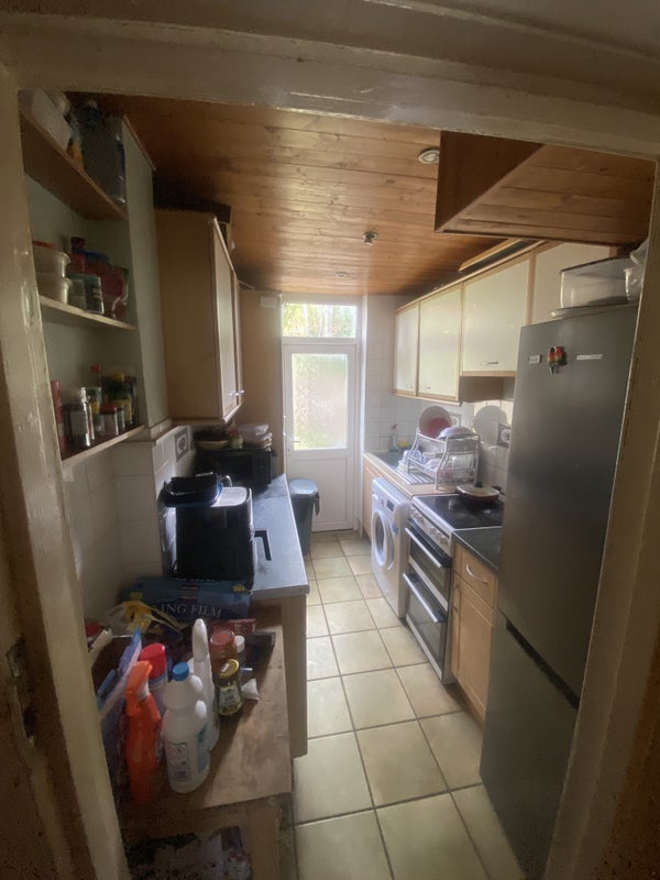 Room Glenister Park Road in Greater London