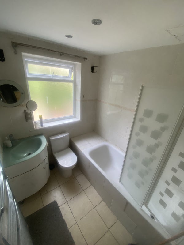 Room Glenister Park Road in Greater London