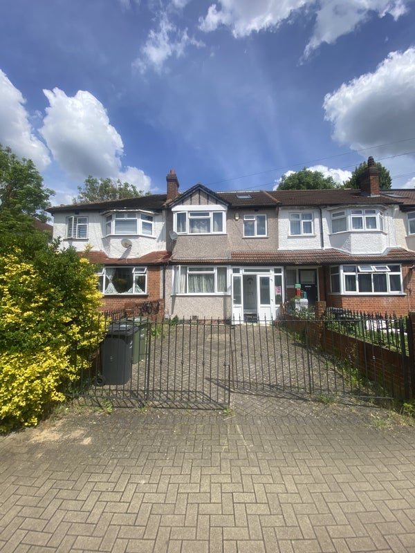 Room Glenister Park Road in Greater London