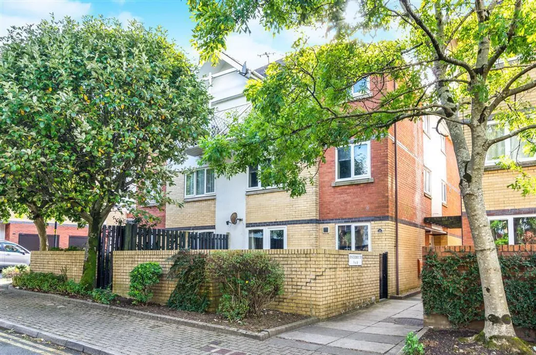 Flat Highmoor in Swansea