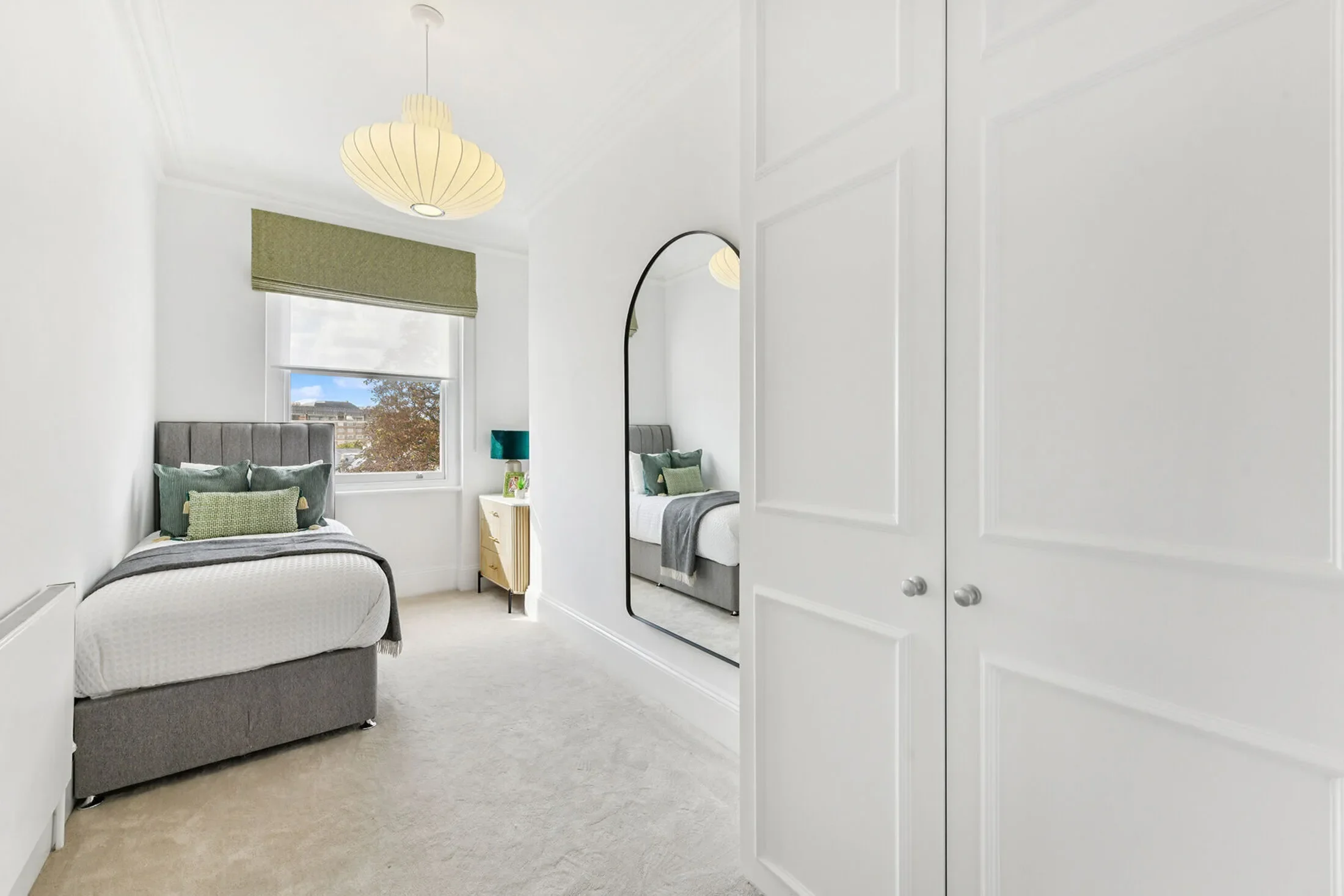 Flat Kynance Place in Greater London