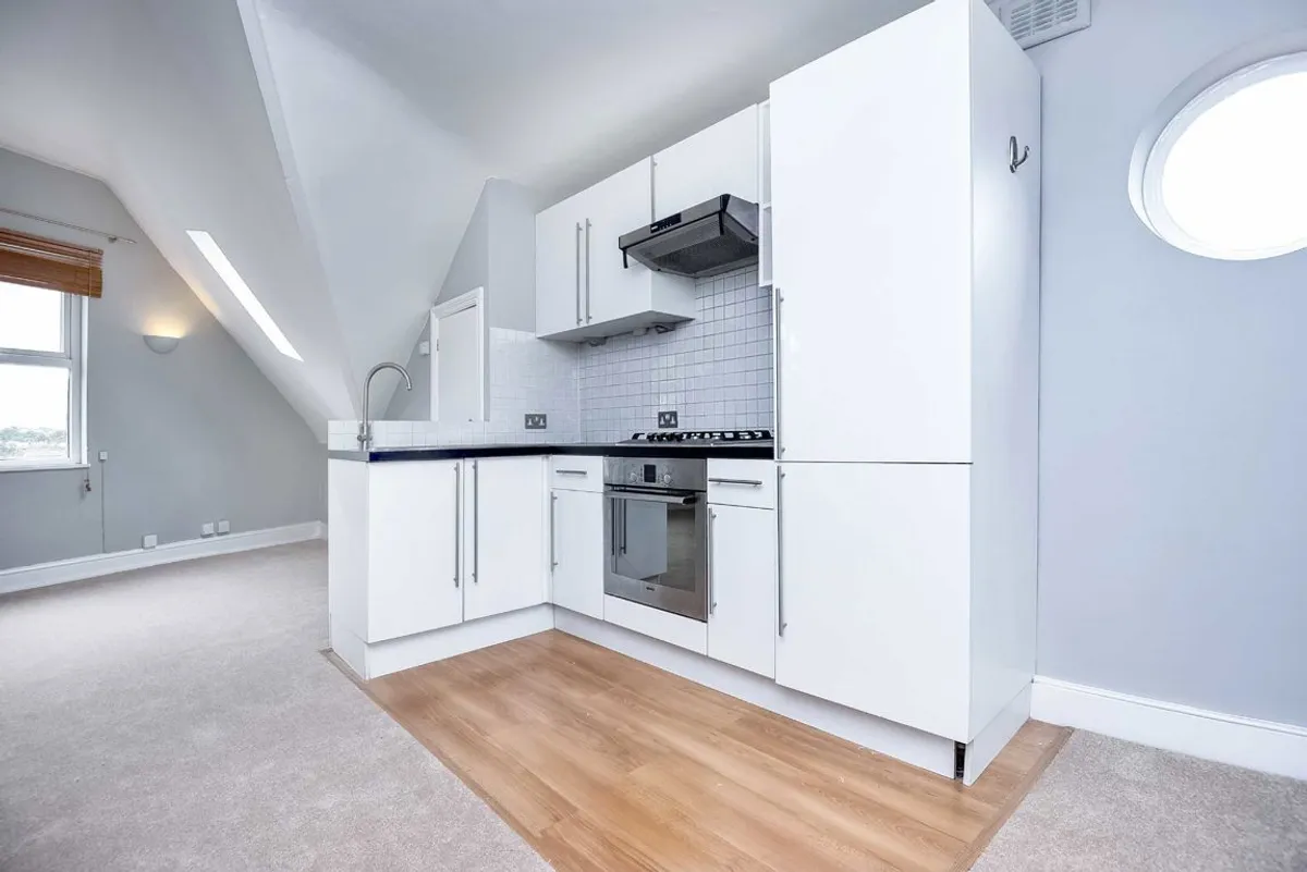 Flat Balham High Road in Greater London