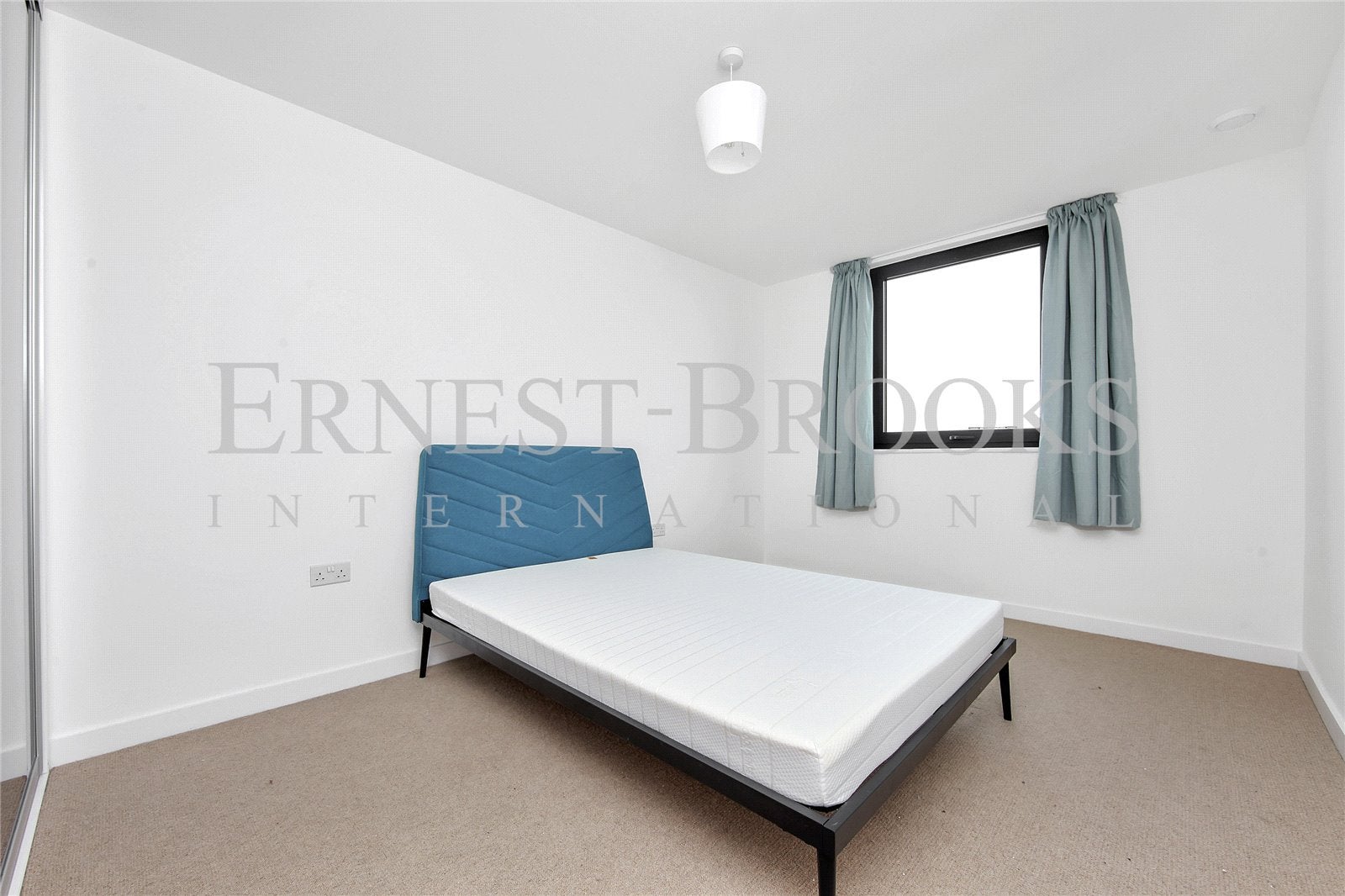 Flat Rotherhithe New Road in Greater London