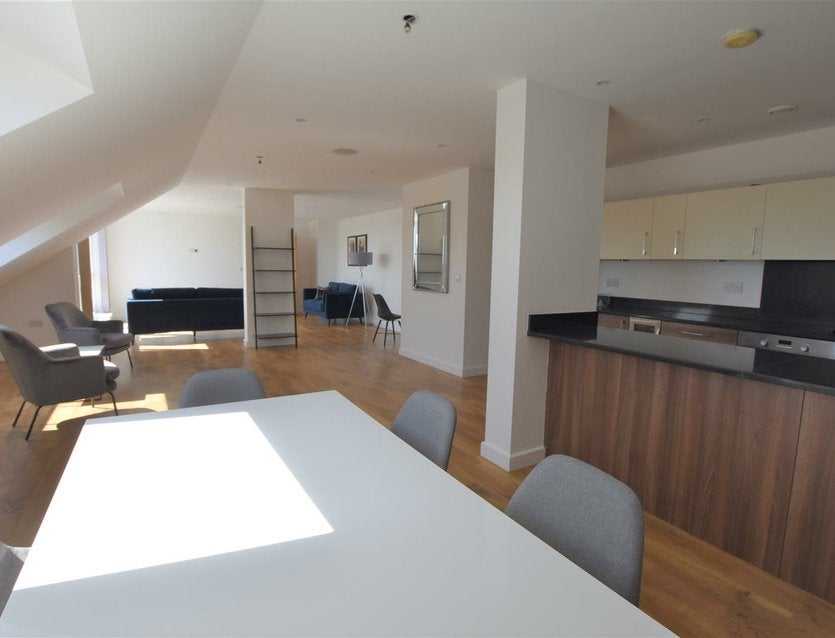 Flat Park Lodge Avenue in Greater London