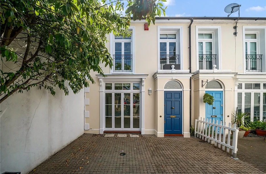 House Kew Foot Road in London