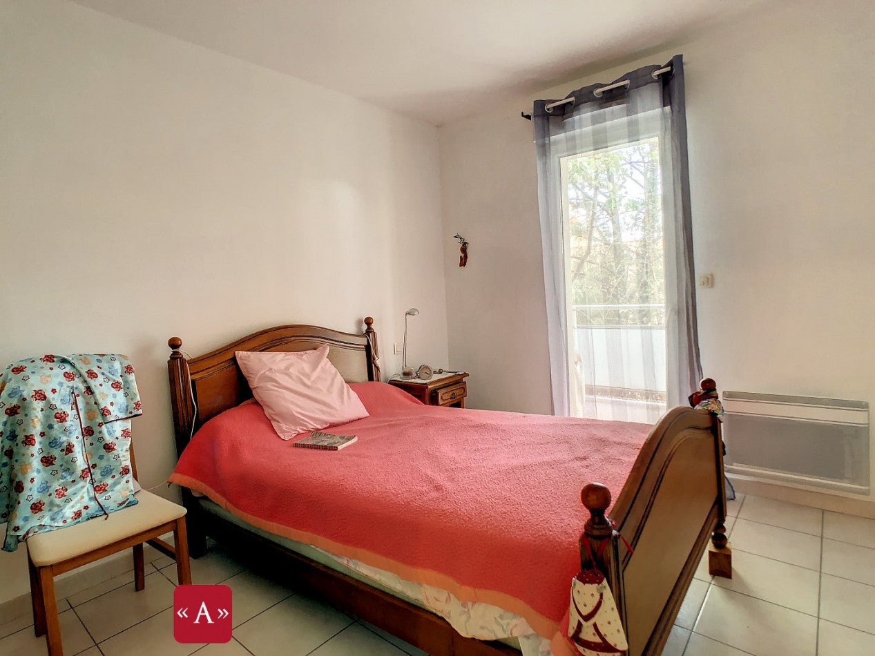 Flat Route de Garrigues in Saint-Sulpice-la-Pointe