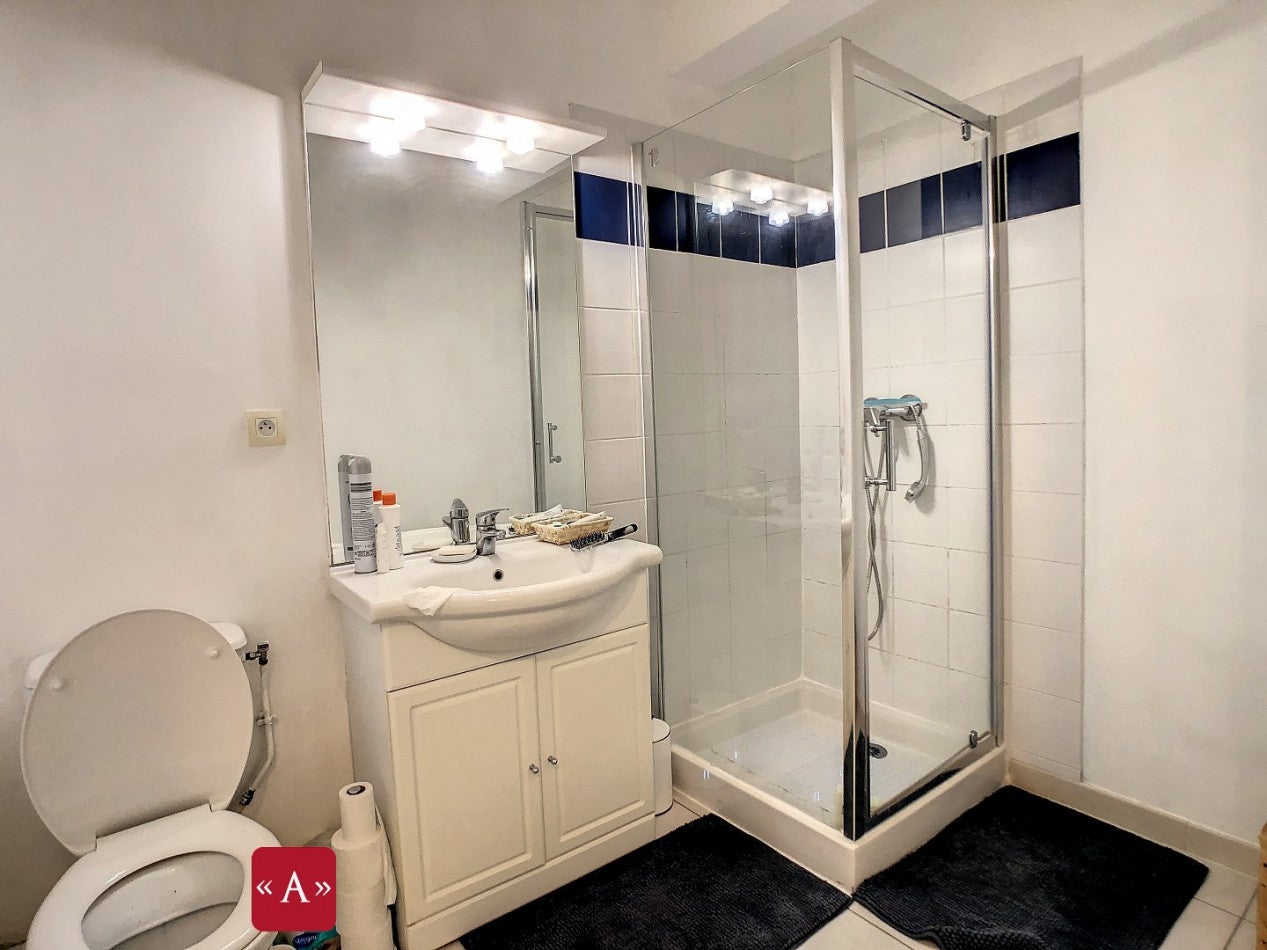 Flat Route de Garrigues in Saint-Sulpice-la-Pointe