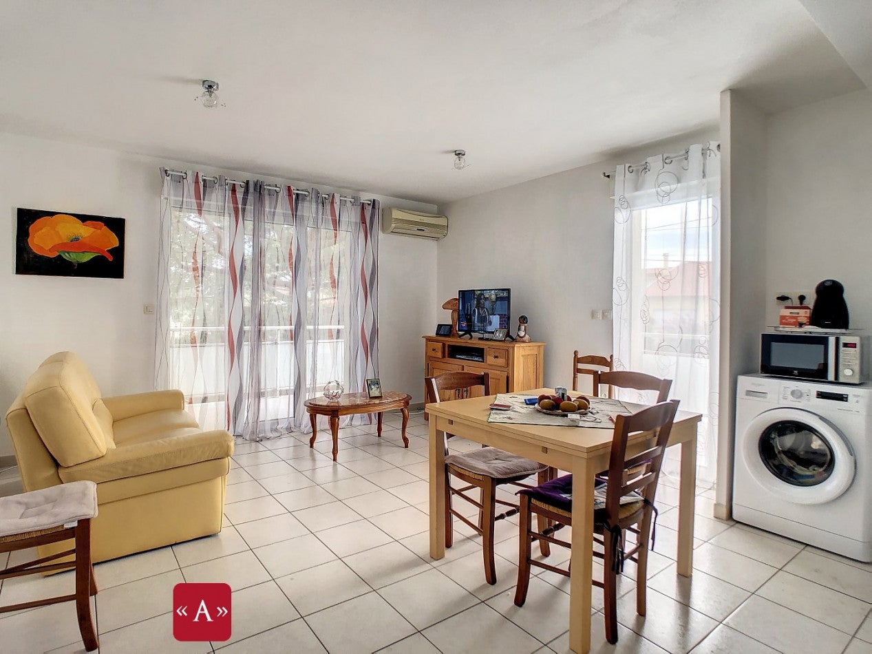 Flat Route de Garrigues in Saint-Sulpice-la-Pointe