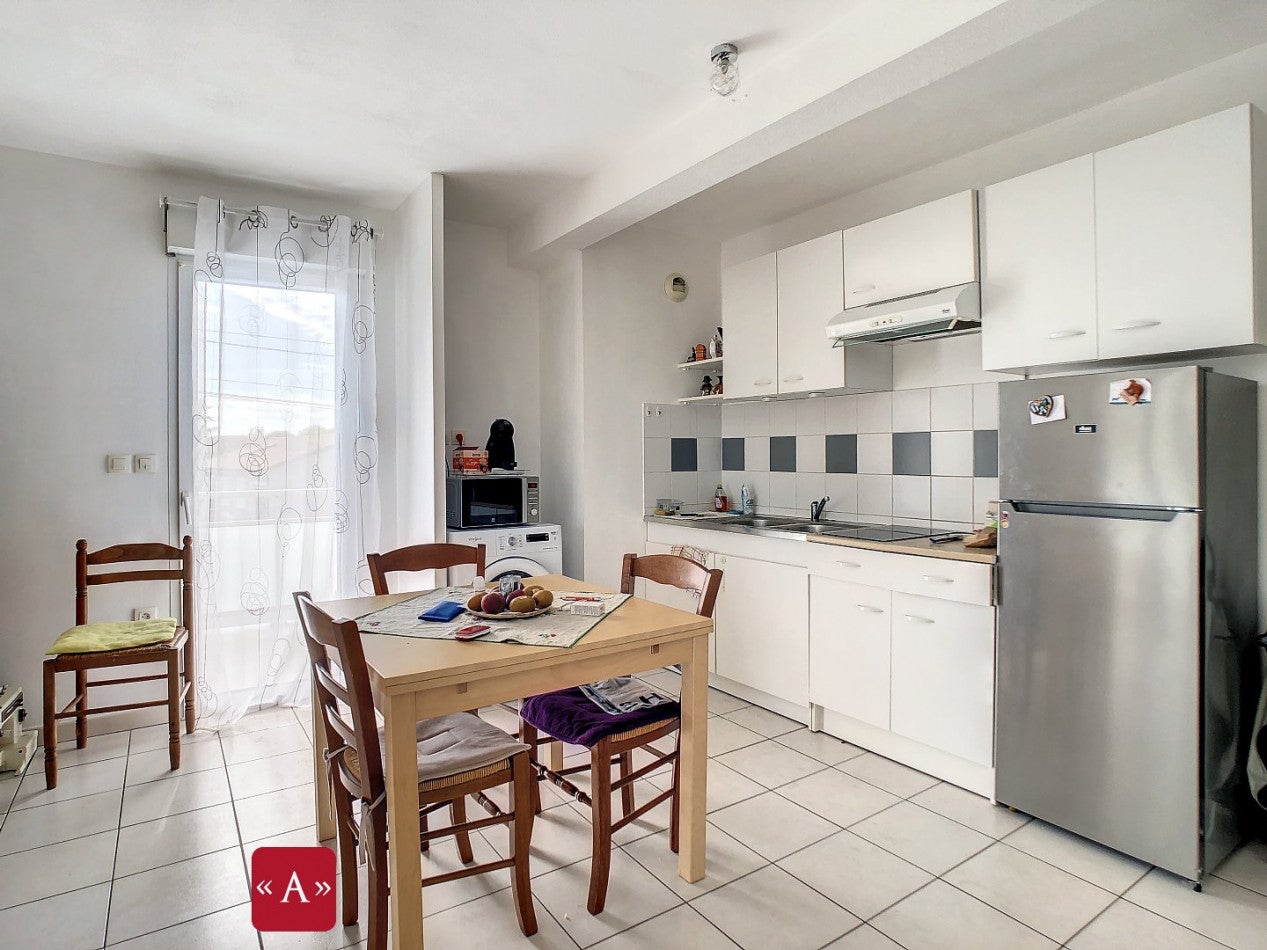 Flat Route de Garrigues in Saint-Sulpice-la-Pointe
