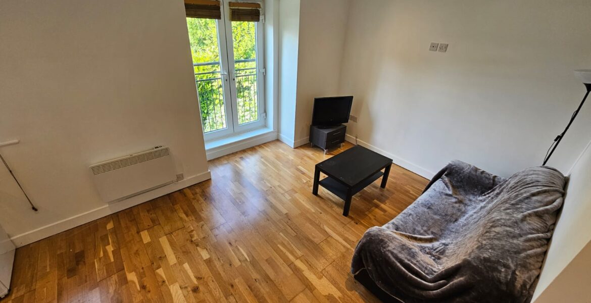 Flat Scott Hall Place in Leeds