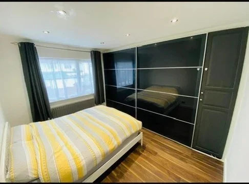 Flat Stilecroft Gardens in Greater London