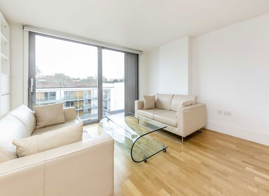 Flat Avenell Road in Greater London