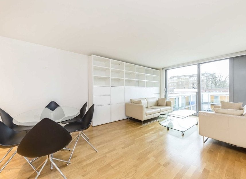 Flat Avenell Road in Greater London