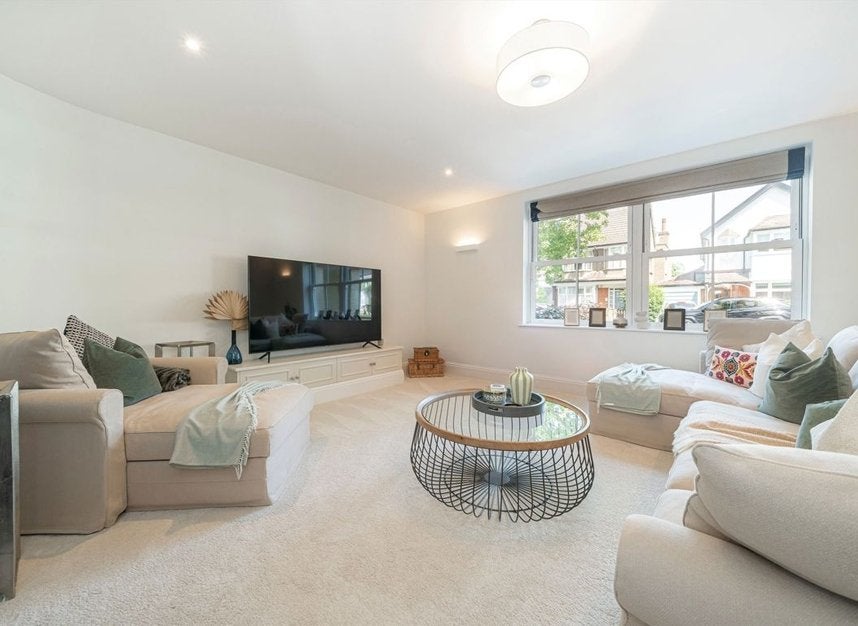 House King's Drive in Elmbridge
