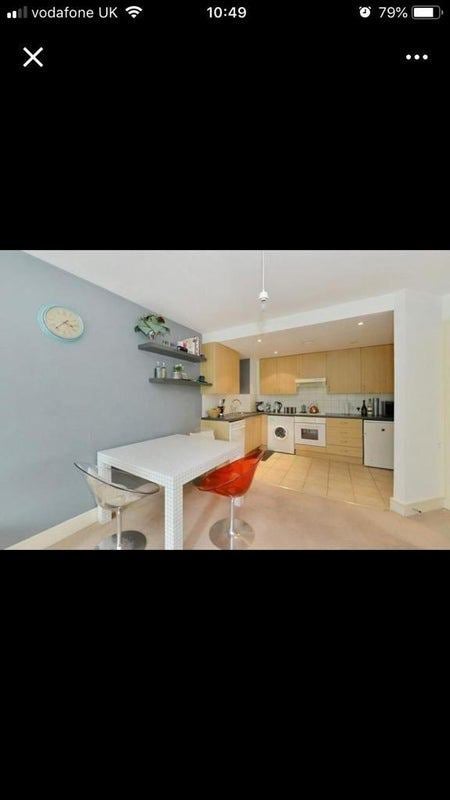 Room Queenstown Road in Greater London