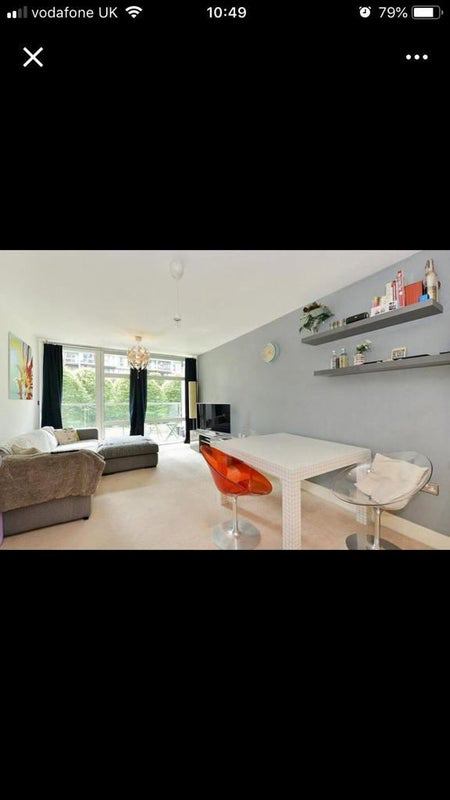 Room Queenstown Road in Greater London