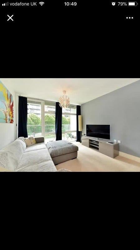 Room Queenstown Road in Greater London