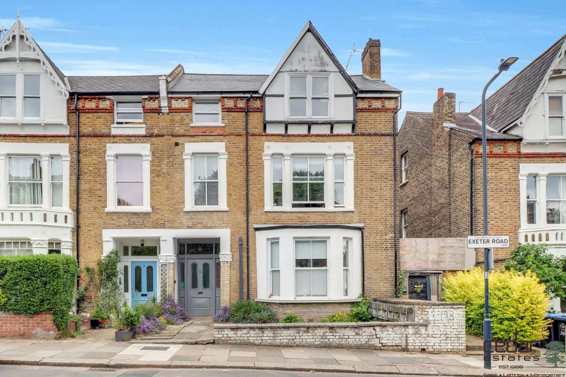 Flat Exeter Road in Greater London