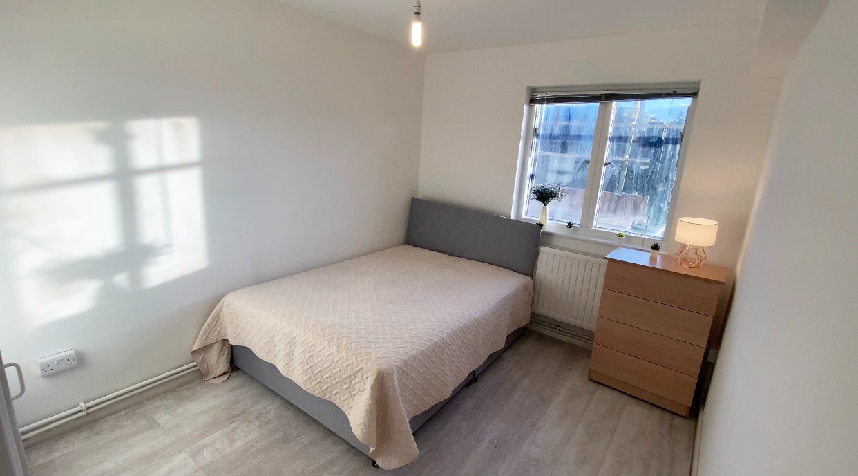Room Fort Road in Greater London