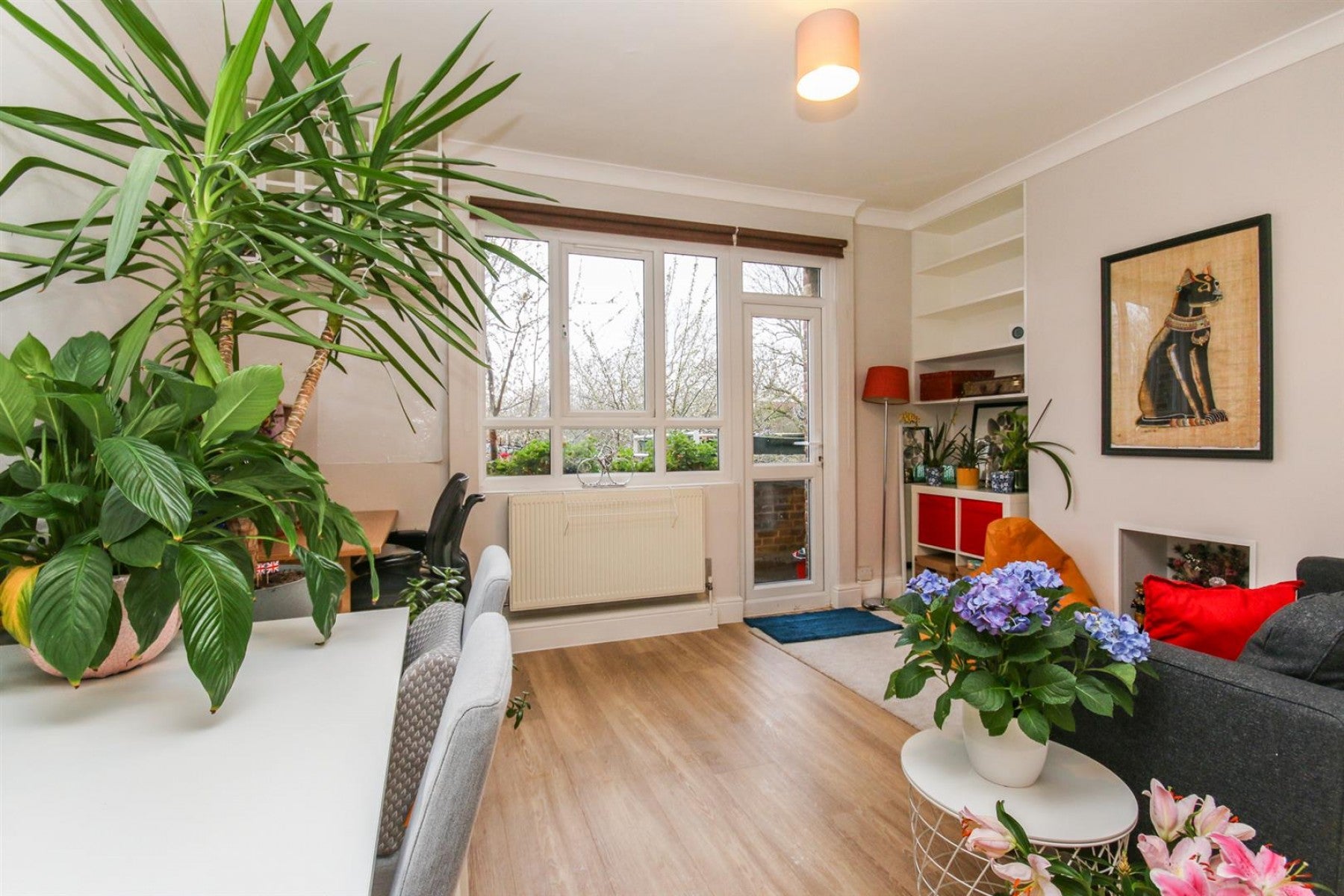 Flat Sparsholt Road in Greater London