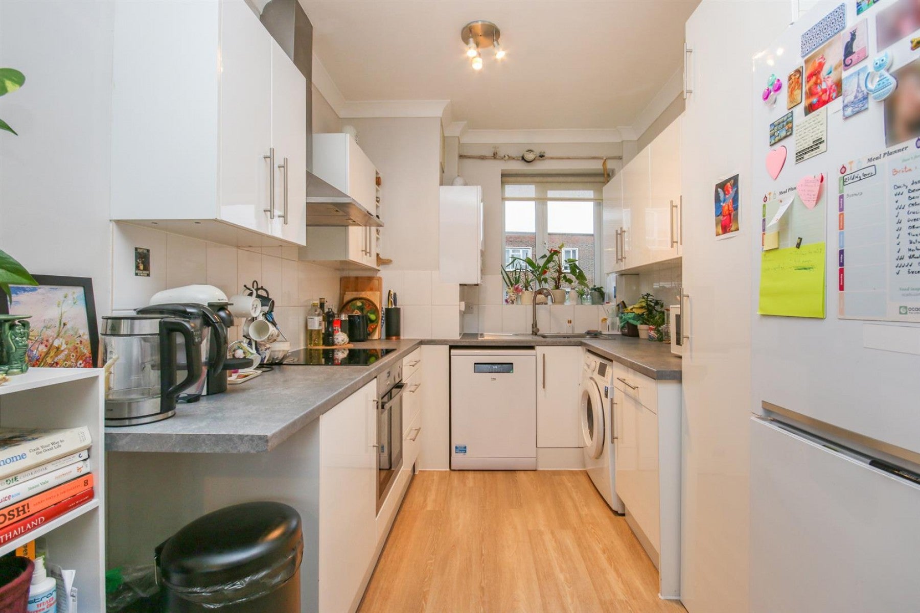 Flat Sparsholt Road in Greater London