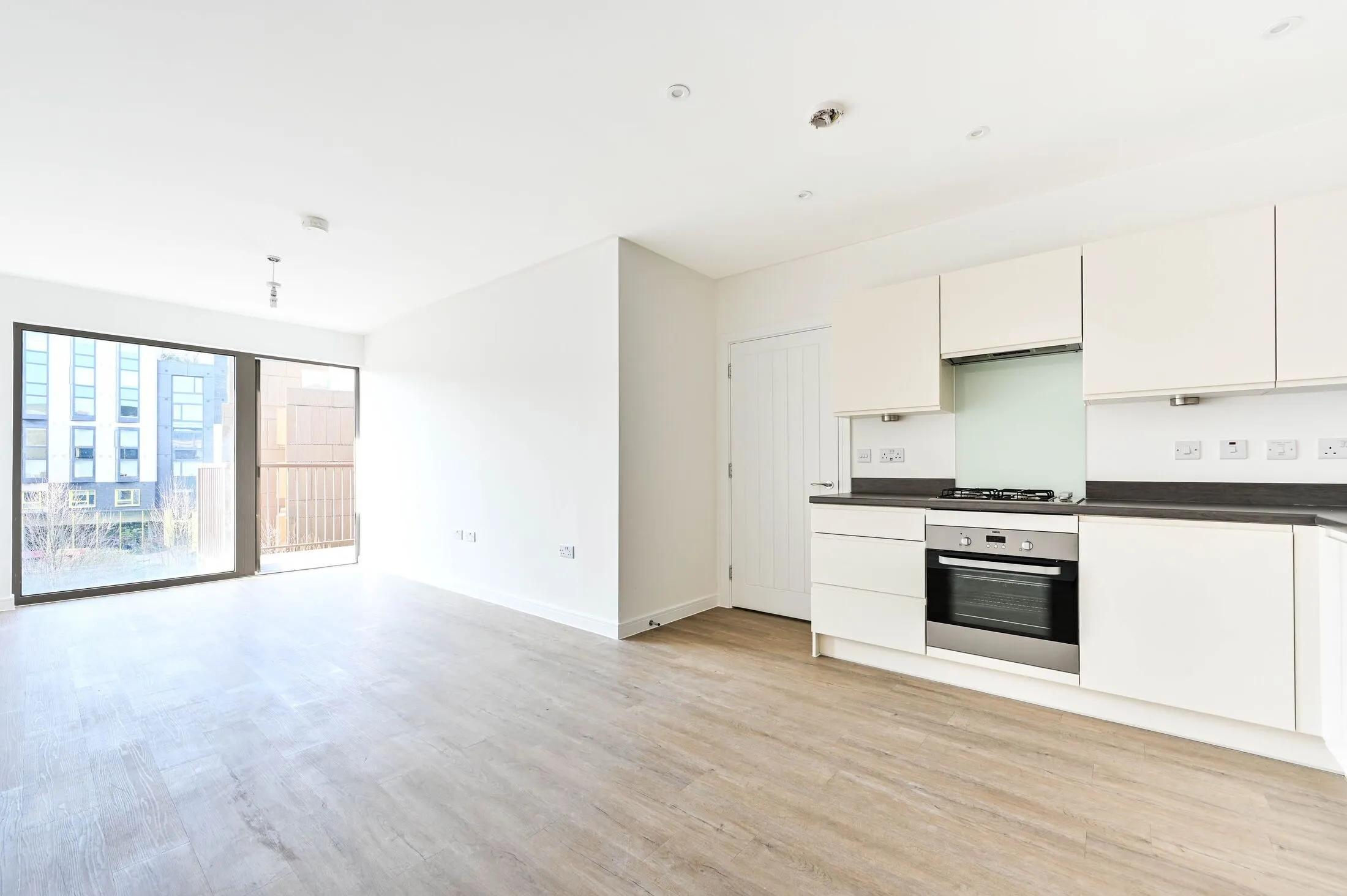 Flat Walnut Tree Close in Guildford