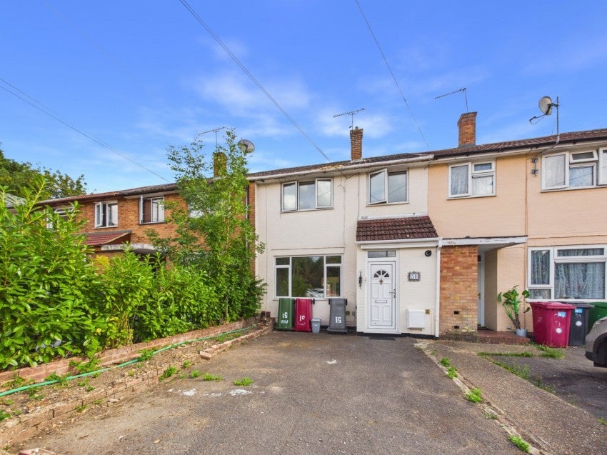 House Hetherington Close in Slough