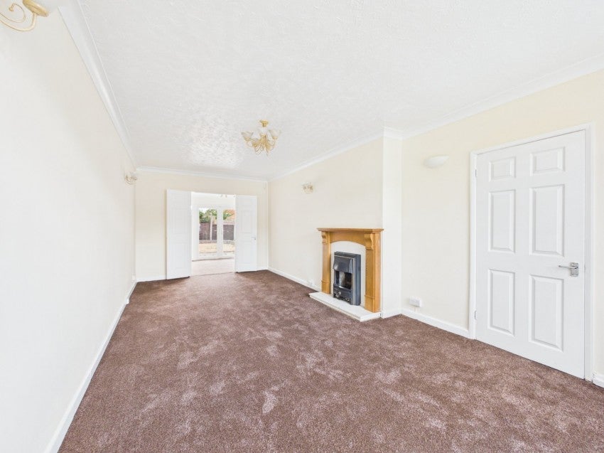 House Hetherington Close in Slough