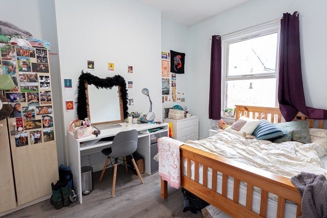 Room Wilmslow Road in Manchester