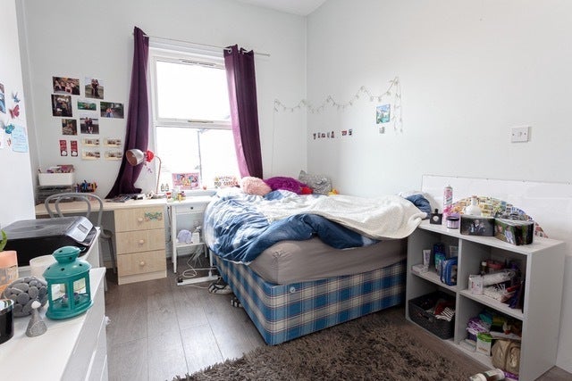 Room Wilmslow Road in Manchester