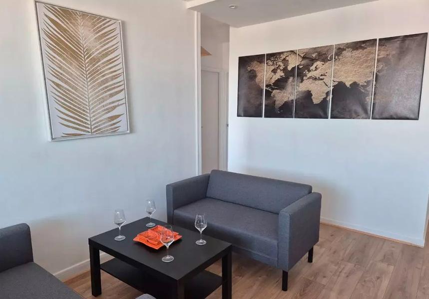 Room Rue des Treilles in Libourne