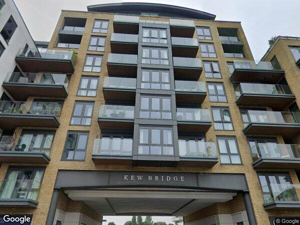 Flat Kew Bridge Road in Greater London