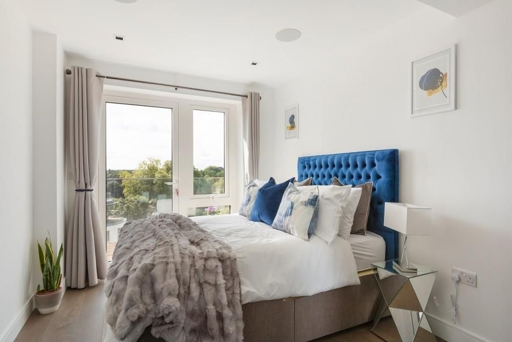Flat Kew Bridge Road in Greater London