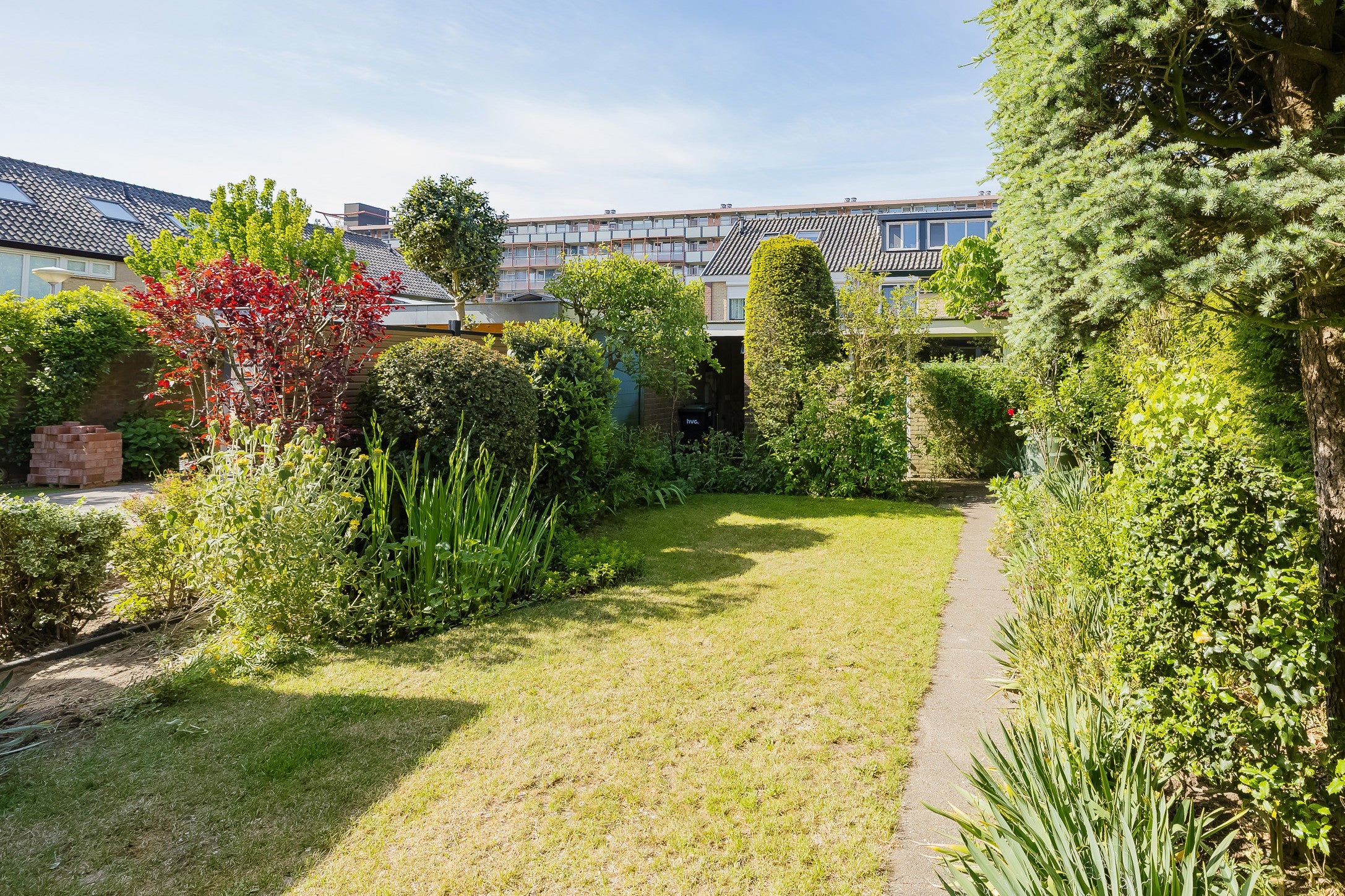 Tussenwoning te koop: Aardbeienvlak 3, Ijmuiden