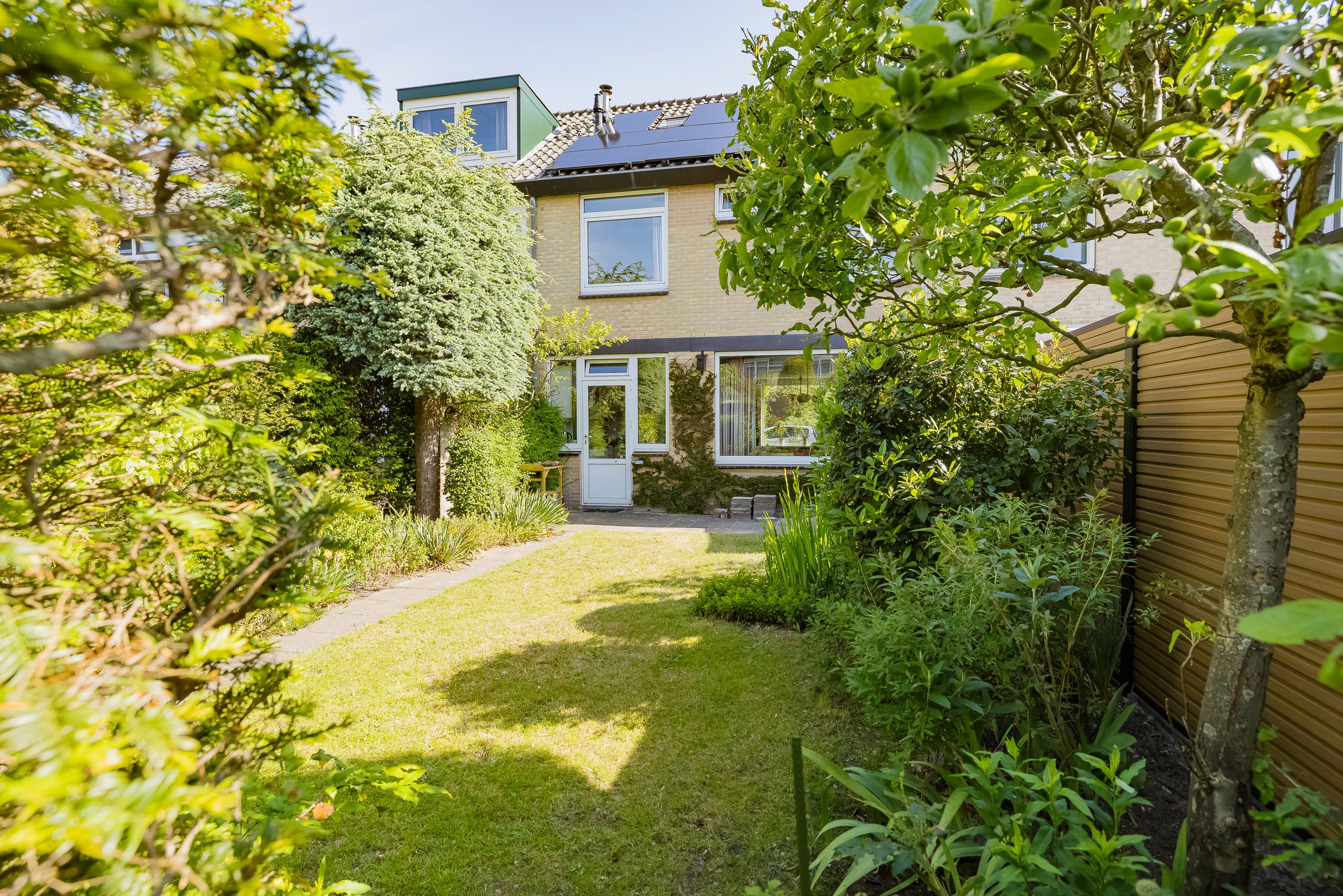Tussenwoning te koop: Aardbeienvlak 3, Ijmuiden