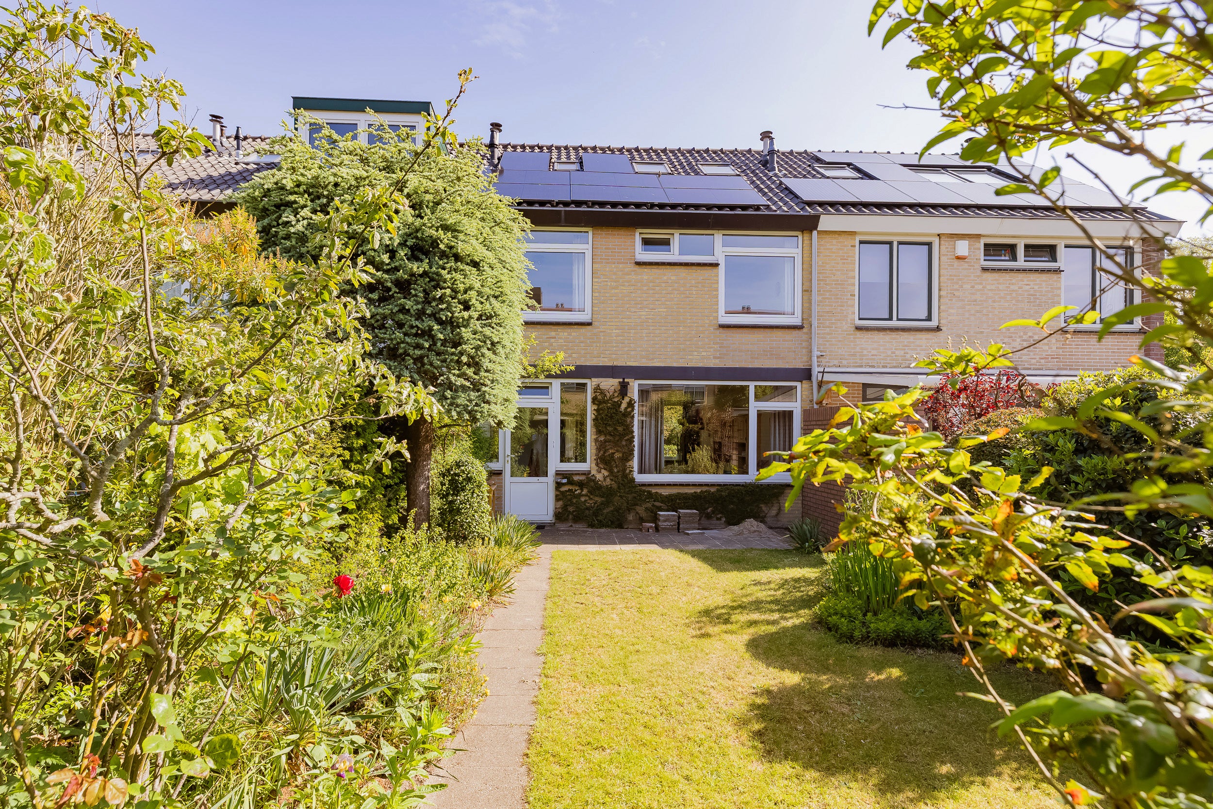 Tussenwoning te koop: Aardbeienvlak 3, Ijmuiden
