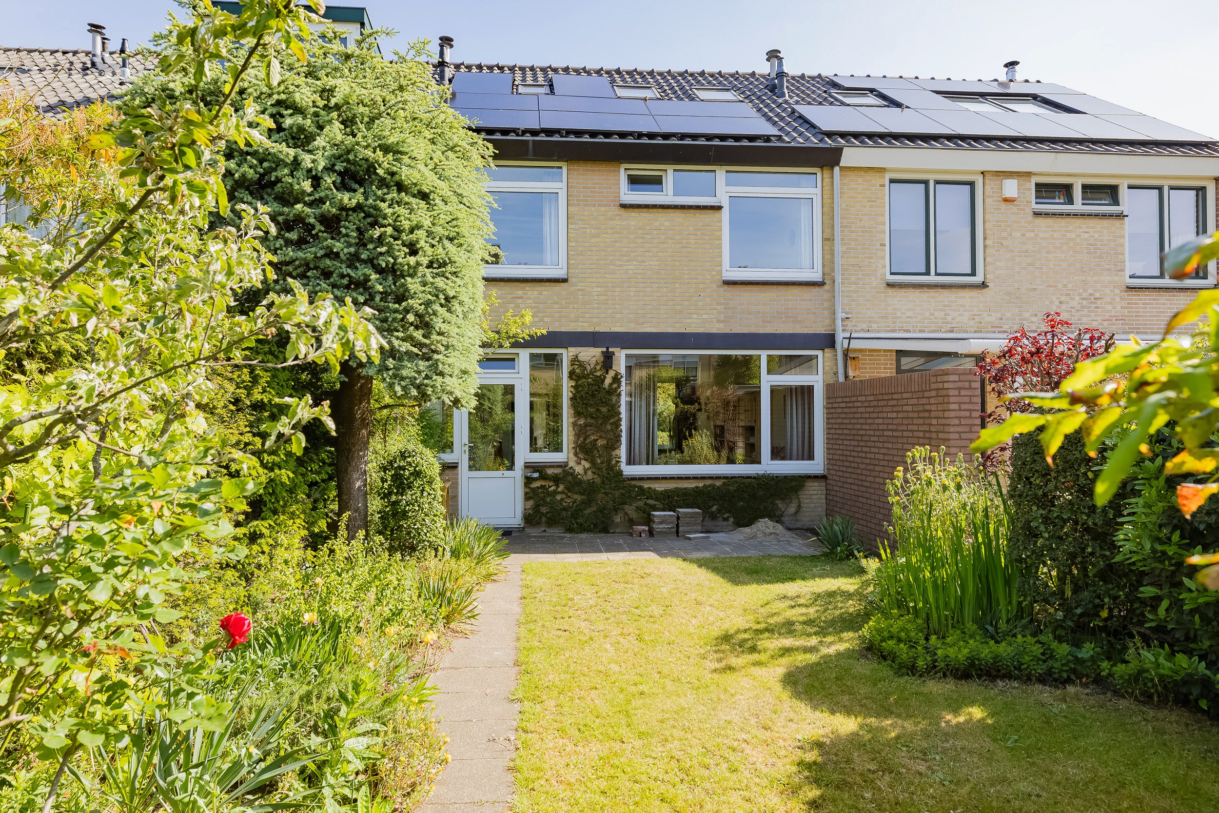 Tussenwoning te koop: Aardbeienvlak 3, Ijmuiden