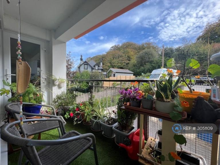 Flat Ridgeway Road in Torquay