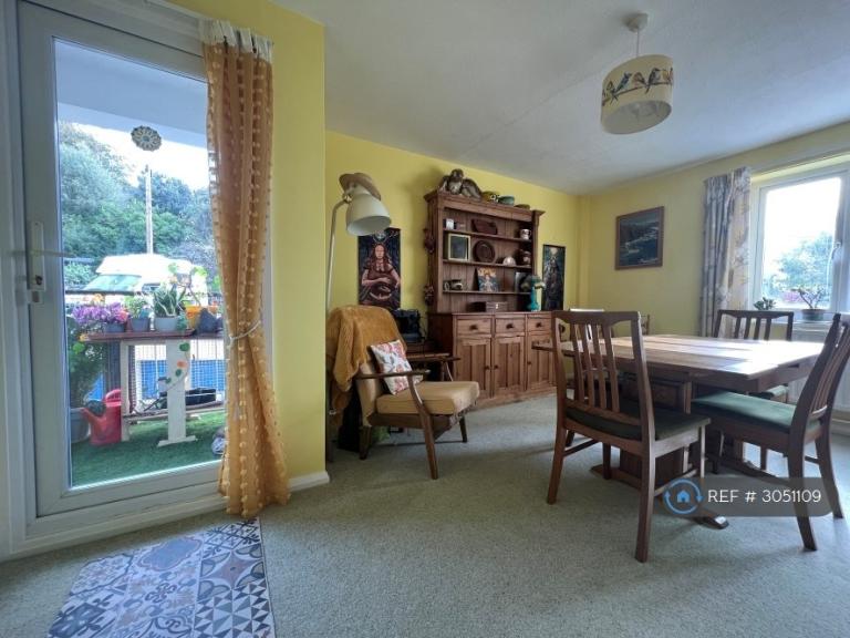 Flat Ridgeway Road in Torquay