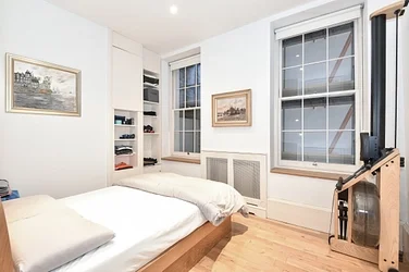 Flat Nelson Square in Greater London
